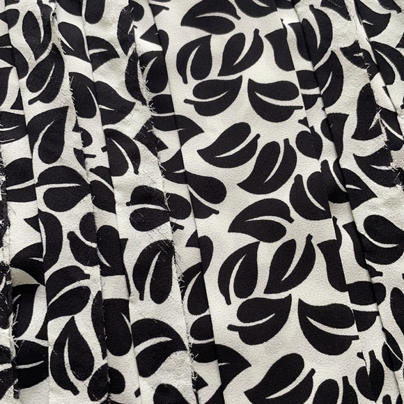 Ann Taylor LOFT Leaf Print Business Top - Picture 6 of 7